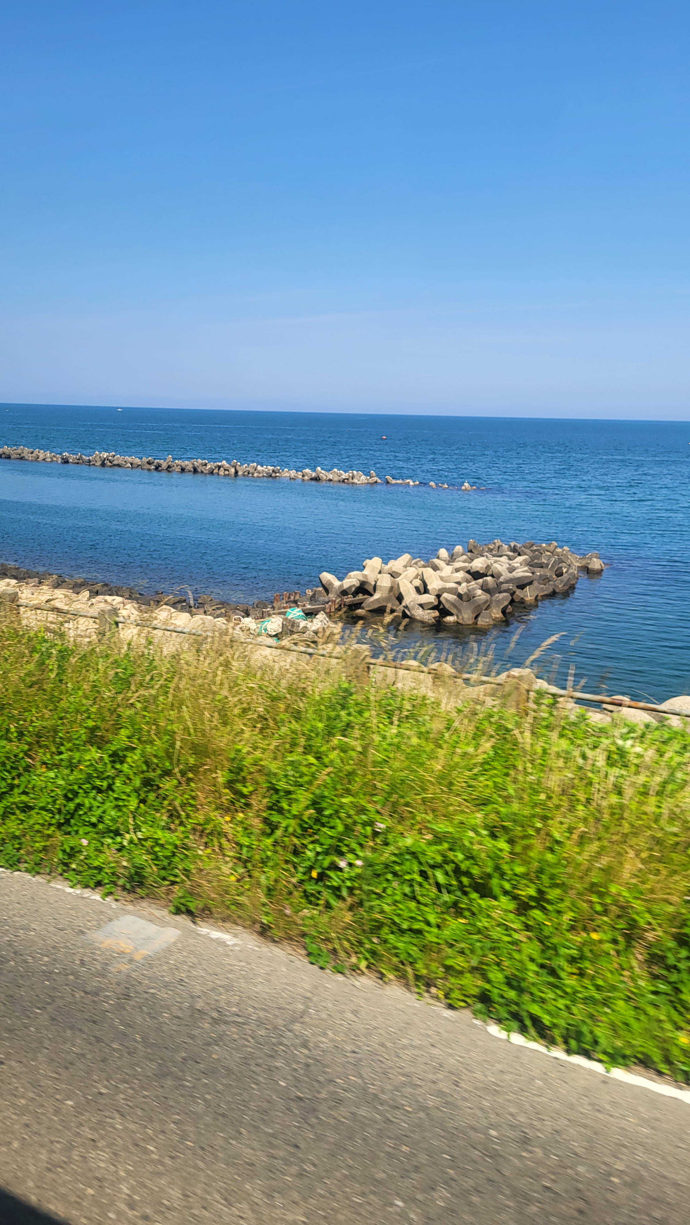 在遊覽車上拍的日本海